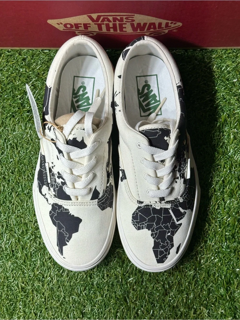 VANS SAVE OUR PLANET X ERA, CLASSIC WHITE/ BLACK, MENS 5/WOMEN 8.5, VN0A4BV4TGP